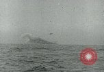 Image les troupes américaines faire assaut amphibie à Omaha Beach le Jour J Normandie France, 1944, de la seconde 11 séquences d'archives historiques vidéo 65675038892