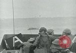 Image les troupes américaines faire assaut amphibie à Omaha Beach le Jour J Normandie France, 1944, de la seconde 17 séquences d'archives historiques vidéo 65675038892