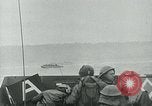 Image les troupes américaines faire assaut amphibie à Omaha Beach le Jour J Normandie France, 1944, de la seconde 19 séquences d'archives historiques vidéo 65675038892