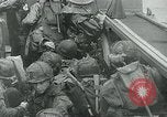 Image les troupes américaines faire assaut amphibie à Omaha Beach le Jour J Normandie France, 1944, de la seconde 22 séquences d'archives historiques vidéo 65675038892