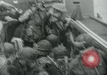 Image les troupes américaines faire assaut amphibie à Omaha Beach le Jour J Normandie France, 1944, de la seconde 24 séquences d'archives historiques vidéo 65675038892