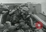 Image les troupes américaines faire assaut amphibie à Omaha Beach le Jour J Normandie France, 1944, de la seconde 25 séquences d'archives historiques vidéo 65675038892