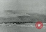 Image les troupes américaines faire assaut amphibie à Omaha Beach le Jour J Normandie France, 1944, de la seconde 27 séquences d'archives historiques vidéo 65675038892