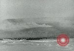 Image les troupes américaines faire assaut amphibie à Omaha Beach le Jour J Normandie France, 1944, de la seconde 31 séquences d'archives historiques vidéo 65675038892