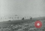 Image les troupes américaines faire assaut amphibie à Omaha Beach le Jour J Normandie France, 1944, de la seconde 39 séquences d'archives historiques vidéo 65675038892