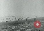 Image les troupes américaines faire assaut amphibie à Omaha Beach le Jour J Normandie France, 1944, de la seconde 42 séquences d'archives historiques vidéo 65675038892