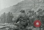 Image les troupes américaines faire assaut amphibie à Omaha Beach le Jour J Normandie France, 1944, de la seconde 49 séquences d'archives historiques vidéo 65675038892