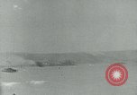 Image les troupes américaines faire assaut amphibie à Omaha Beach le Jour J Normandie France, 1944, de la seconde 56 séquences d'archives historiques vidéo 65675038892