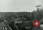 Standbild Operation Overlord D-Day Invasion durch die kanadischen Streitkräfte Normandie Frankreich, 1944, aus Sekunde 18 historischem Filmmaterial Videoclip 65675038894