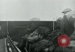 Standbild Operation Overlord D-Day Invasion durch die kanadischen Streitkräfte Normandie Frankreich, 1944, aus Sekunde 25 historischem Filmmaterial Videoclip 65675038894