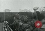 Standbild Operation Overlord D-Day Invasion durch die kanadischen Streitkräfte Normandie Frankreich, 1944, aus Sekunde 36 historischem Filmmaterial Videoclip 65675038894