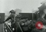 Standbild Operation Overlord D-Day Invasion durch die kanadischen Streitkräfte Normandie Frankreich, 1944, aus Sekunde 46 historischem Filmmaterial Videoclip 65675038894