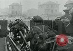 Standbild Operation Overlord D-Day Invasion durch die kanadischen Streitkräfte Normandie Frankreich, 1944, aus Sekunde 50 historischem Filmmaterial Videoclip 65675038894