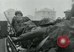 Standbild Operation Overlord D-Day Invasion durch die kanadischen Streitkräfte Normandie Frankreich, 1944, aus Sekunde 54 historischem Filmmaterial Videoclip 65675038894