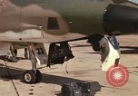 Image USAF RF-4C un aéronef atterrit après la mission Ubon Ratchathani Thaïlande, 1967, de la seconde 29 séquences d'archives historiques vidéo 65675038912