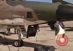 Image USAF RF-4C un aéronef atterrit après la mission Ubon Ratchathani Thaïlande, 1967, de la seconde 30 séquences d'archives historiques vidéo 65675038912