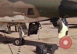 Image USAF RF-4C un aéronef atterrit après la mission Ubon Ratchathani Thaïlande, 1967, de la seconde 33 séquences d'archives historiques vidéo 65675038912