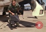 Image USAF RF-4C un aéronef atterrit après la mission Ubon Ratchathani Thaïlande, 1967, de la seconde 47 séquences d'archives historiques vidéo 65675038912