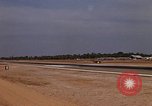 Standbild Kameras entladen von RF-101C der Rückkehr von Mission Ubon Ratchathani Thailand, 1967, aus Sekunde 20 historischem Filmmaterial Videoclip 65675038913