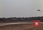 Standbild Kameras entladen von RF-101C der Rückkehr von Mission Ubon Ratchathani Thailand, 1967, aus Sekunde 22 historischem Filmmaterial Videoclip 65675038913