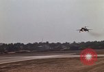 Standbild Kameras entladen von RF-101C der Rückkehr von Mission Ubon Ratchathani Thailand, 1967, aus Sekunde 24 historischem Filmmaterial Videoclip 65675038913
