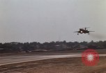 Standbild Kameras entladen von RF-101C der Rückkehr von Mission Ubon Ratchathani Thailand, 1967, aus Sekunde 25 historischem Filmmaterial Videoclip 65675038913