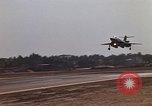 Standbild Kameras entladen von RF-101C der Rückkehr von Mission Ubon Ratchathani Thailand, 1967, aus Sekunde 26 historischem Filmmaterial Videoclip 65675038913