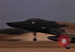Standbild Kameras entladen von RF-101C der Rückkehr von Mission Ubon Ratchathani Thailand, 1967, aus Sekunde 29 historischem Filmmaterial Videoclip 65675038913