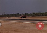 Standbild Kameras entladen von RF-101C der Rückkehr von Mission Ubon Ratchathani Thailand, 1967, aus Sekunde 31 historischem Filmmaterial Videoclip 65675038913