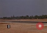 Standbild Kameras entladen von RF-101C der Rückkehr von Mission Ubon Ratchathani Thailand, 1967, aus Sekunde 35 historischem Filmmaterial Videoclip 65675038913