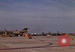Standbild Kameras entladen von RF-101C der Rückkehr von Mission Ubon Ratchathani Thailand, 1967, aus Sekunde 39 historischem Filmmaterial Videoclip 65675038913