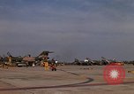Standbild Kameras entladen von RF-101C der Rückkehr von Mission Ubon Ratchathani Thailand, 1967, aus Sekunde 44 historischem Filmmaterial Videoclip 65675038913