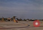 Standbild Kameras entladen von RF-101C der Rückkehr von Mission Ubon Ratchathani Thailand, 1967, aus Sekunde 47 historischem Filmmaterial Videoclip 65675038913