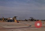 Standbild Kameras entladen von RF-101C der Rückkehr von Mission Ubon Ratchathani Thailand, 1967, aus Sekunde 56 historischem Filmmaterial Videoclip 65675038913