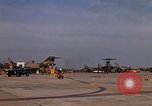 Standbild Kameras entladen von RF-101C der Rückkehr von Mission Ubon Ratchathani Thailand, 1967, aus Sekunde 57 historischem Filmmaterial Videoclip 65675038913