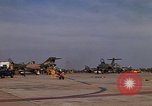 Standbild Kameras entladen von RF-101C der Rückkehr von Mission Ubon Ratchathani Thailand, 1967, aus Sekunde 58 historischem Filmmaterial Videoclip 65675038913
