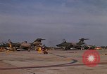 Standbild Kameras entladen von RF-101C der Rückkehr von Mission Ubon Ratchathani Thailand, 1967, aus Sekunde 60 historischem Filmmaterial Videoclip 65675038913