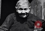 Immagine di Old Lady Detroit Michigan USA, 1934, secondo 35 filmato di repertorio 65675038929