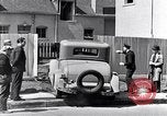 Image la voiture s'est écrasé par clôture Detroit Michigan USA, 1934, de la seconde 32 séquences d'archives historiques vidéo 65675038936