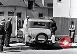 Image la voiture s'est écrasé par clôture Detroit Michigan USA, 1934, de la seconde 33 séquences d'archives historiques vidéo 65675038936