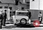 Image la voiture s'est écrasé par clôture Detroit Michigan USA, 1934, de la seconde 34 séquences d'archives historiques vidéo 65675038936
