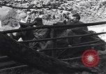 Standbild United States Army Soldaten Perriers-en-Beauficel Frankreich, 1944, aus Sekunde 13 historischem Filmmaterial Videoclip 65675039021