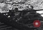 Standbild United States Army Soldaten Perriers-en-Beauficel Frankreich, 1944, aus Sekunde 17 historischem Filmmaterial Videoclip 65675039021