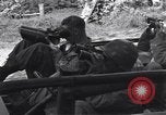 Standbild United States Army Soldaten Perriers-en-Beauficel Frankreich, 1944, aus Sekunde 24 historischem Filmmaterial Videoclip 65675039021