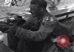 Standbild United States Army Soldaten Perriers-en-Beauficel Frankreich, 1944, aus Sekunde 26 historischem Filmmaterial Videoclip 65675039021