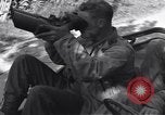 Standbild United States Army Soldaten Perriers-en-Beauficel Frankreich, 1944, aus Sekunde 27 historischem Filmmaterial Videoclip 65675039021