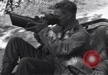 Standbild United States Army Soldaten Perriers-en-Beauficel Frankreich, 1944, aus Sekunde 30 historischem Filmmaterial Videoclip 65675039021