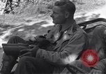Standbild United States Army Soldaten Perriers-en-Beauficel Frankreich, 1944, aus Sekunde 31 historischem Filmmaterial Videoclip 65675039021