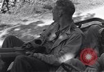 Standbild United States Army Soldaten Perriers-en-Beauficel Frankreich, 1944, aus Sekunde 34 historischem Filmmaterial Videoclip 65675039021