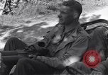 Standbild United States Army Soldaten Perriers-en-Beauficel Frankreich, 1944, aus Sekunde 35 historischem Filmmaterial Videoclip 65675039021